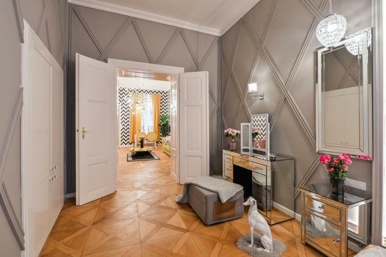 Dali Wenceslas Square Apartment Прага Экстерьер фото