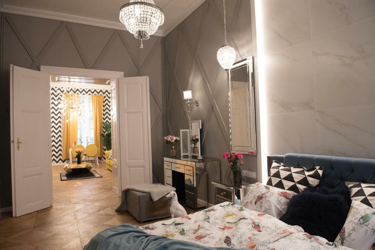 Dali Wenceslas Square Apartment Прага Экстерьер фото