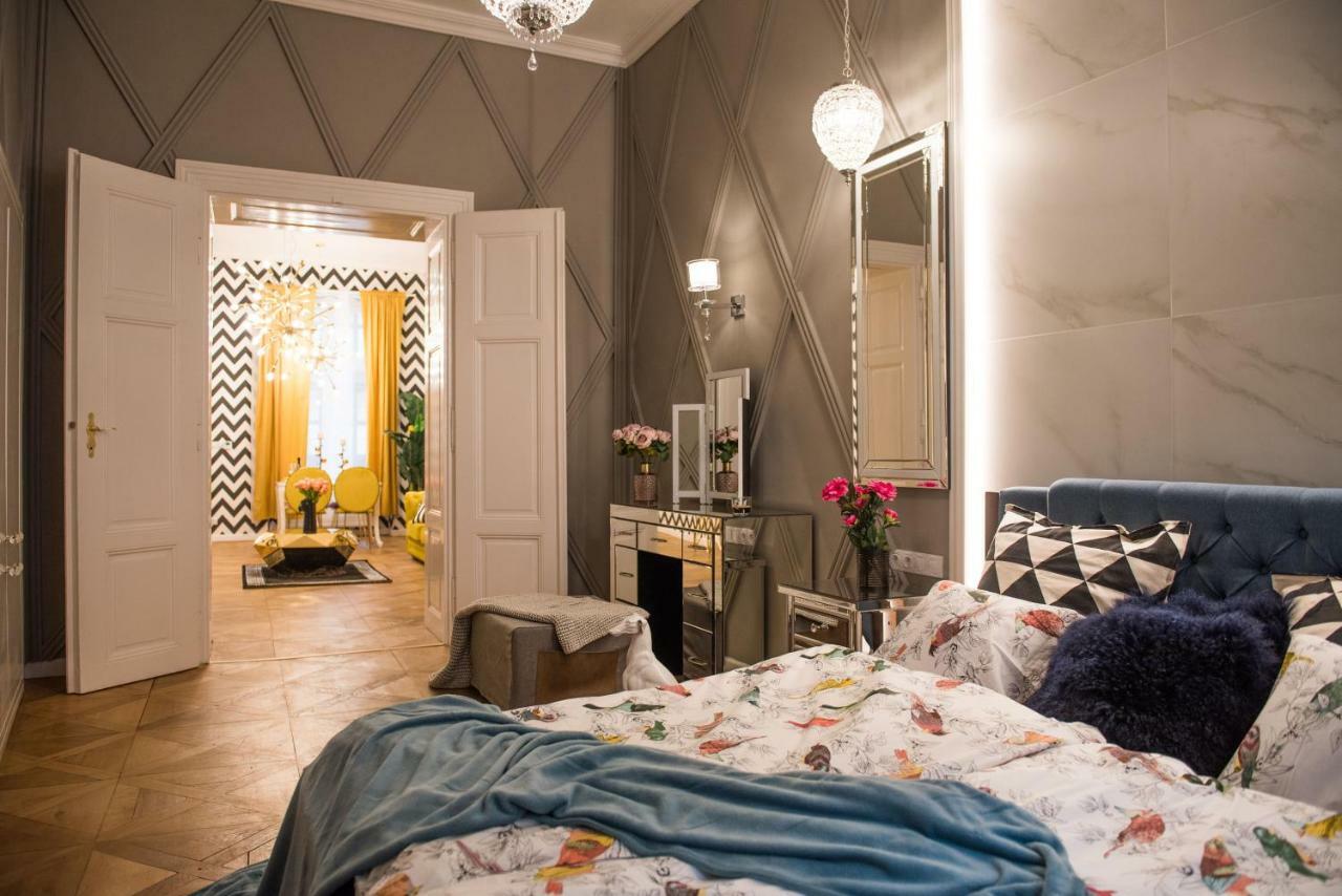 Dali Wenceslas Square Apartment Прага Экстерьер фото